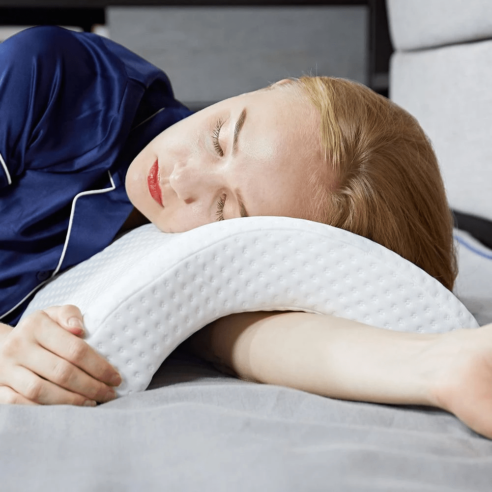 Valentine&#39;s day special combo (Two Love Pillows and one Chunky knit blanket)